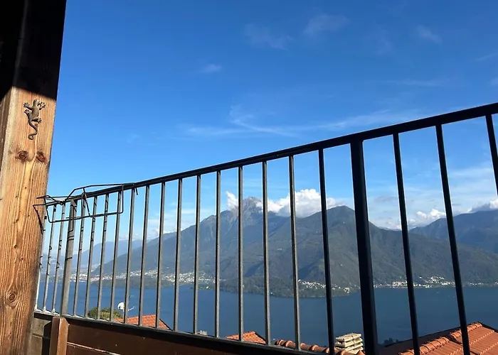 Lily Apartment, Stunning View Апартаменты